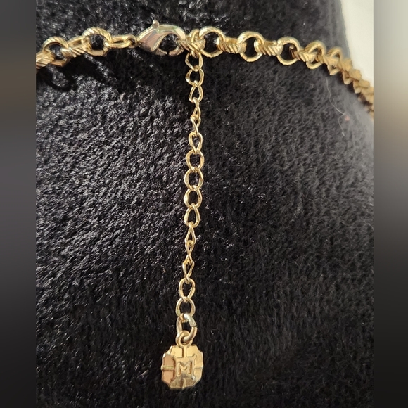 Really Vintage Monet Gold Tone Necklace - Picture 3 of 4